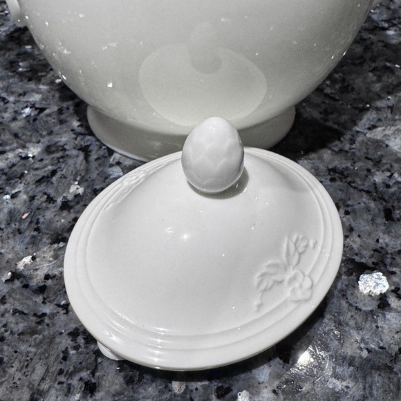 🫖 Vintage Elegant Villeroy and Boch Fiori White Porcelain Pot 🫖 - Picture 8 of 15
